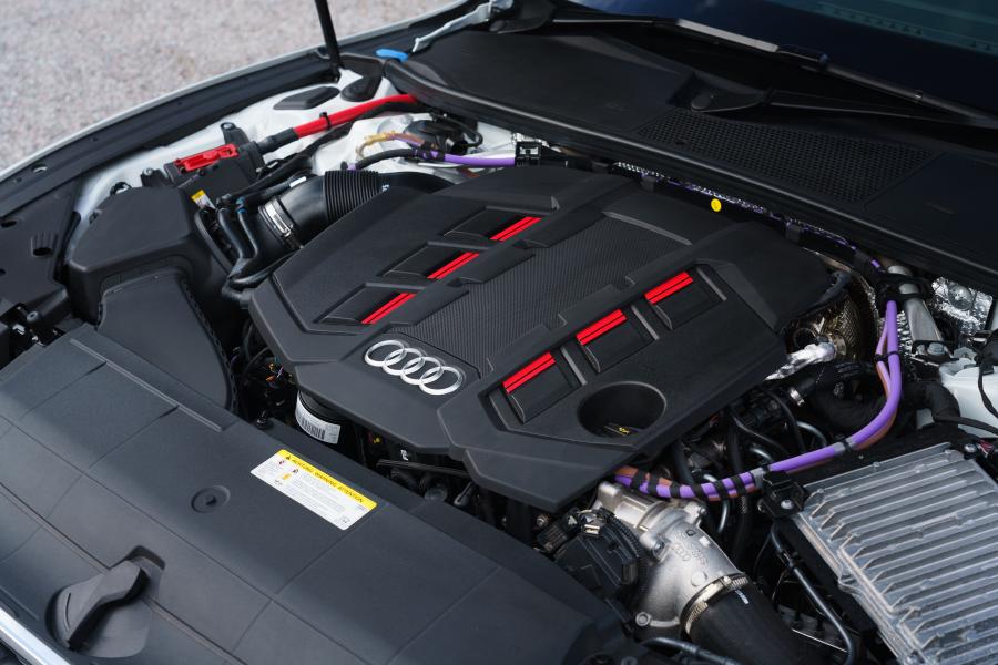 Моторный отсек Audi S7 Sportback TDI 2019 года  (UK) (фото 34 из 41)